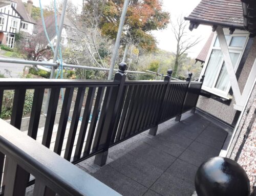 Wooden Handrail & Spindle Installation – Balcony in Purley
